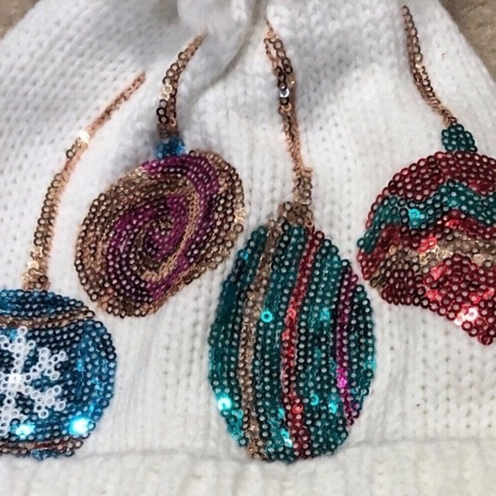(NWT) Charter Club Women's White Festive Sequined Mixed Baubles Beanie OSFM - Picture 4 of 7